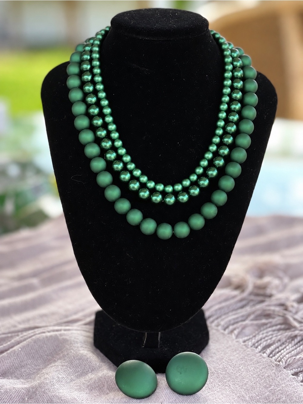 Source Unknown Emerald Green Triple-Strand Beaded Necklace Set woman’s